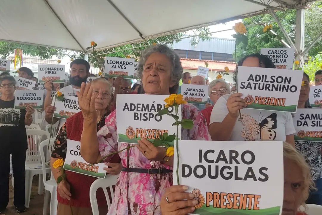 CaritasMG's tweet photo. Há 5 anos, o rompimento da barragem em Brumadinho vitimou 272 pessoas e deixou marcas profundas. Hoje (25), romeiros rezaram pelas vítimas, pelas comunidades atingidas e por justiça. Em seguida, caminharam até o letreiro da cidade, onde se encontraram com manifestantes de um ato. https://t.co/h07V3S5Aeu