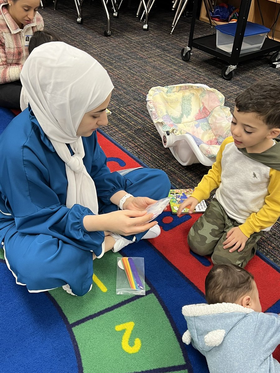 ProjectLEARN3's tweet photo. Thank you, @cmhouston @BasicsHouston for a fantastic session! Talk, Sing, Point discussed the importance of language and early literacy skills for our emergent bilingual families! Beautiful having four languages flowing in the classroom. Families received FREE learning resources! https://t.co/rTMdv9zsVR