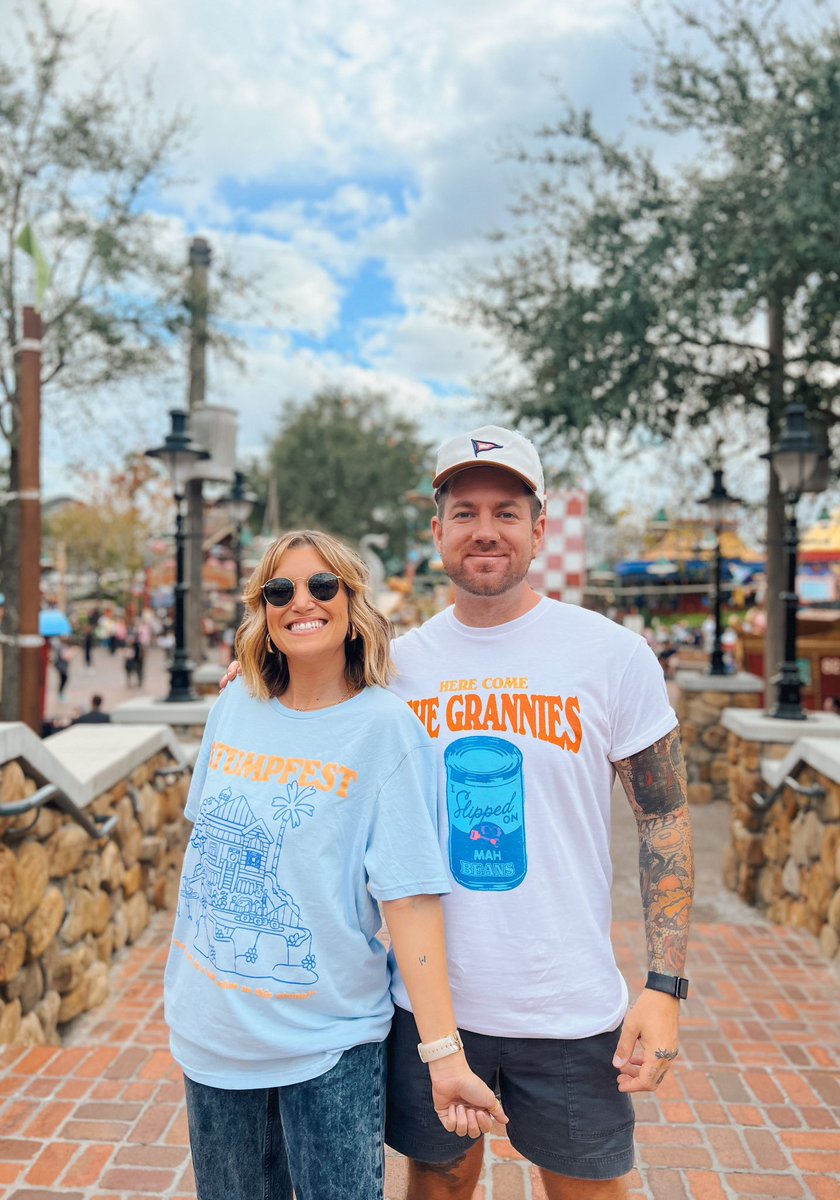 LostBrosTweets's tweet photo. Bluey fans…hope you’re ready for a very special drop! Monday at 10AM est, we’ve got lots of Heeler inspired merch, including this tee and sweatshirt celebrating everyone fav grannies 🫘

Set your alarms so you don’t miss out and keep an eye out for the rest of the announcements! https://t.co/BgFZsEu4bU