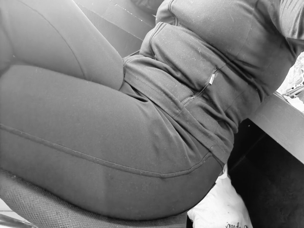 JXSW6's tweet image. Nada en especial.. Solo sentada en el trabajo 😊