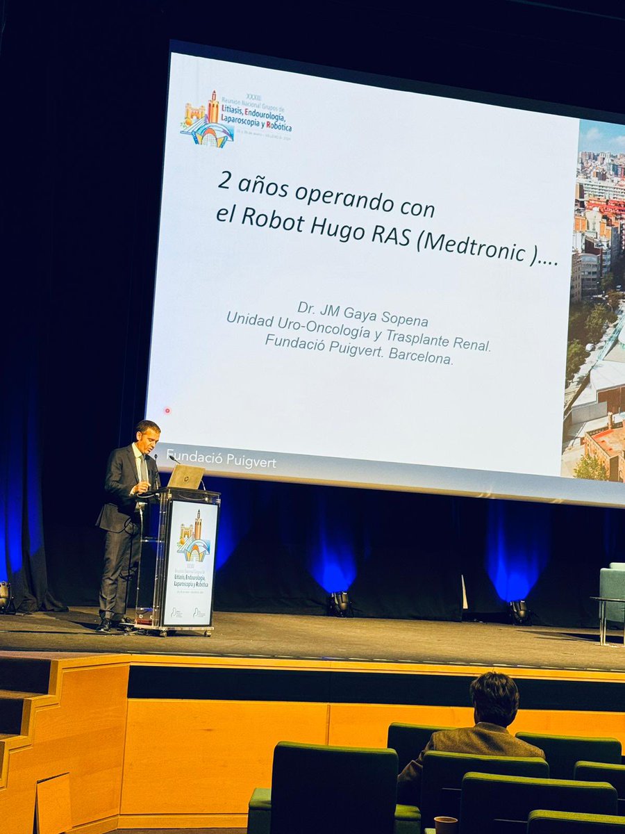 DrJM_Gaya's tweet photo. Un placer poder presentar nuestra experiencia  @FPuigvert con el robot Hugo @Medtronic  en la reunión del grupo @EndoLapRobAEU. https://t.co/N7Z7WriBbH