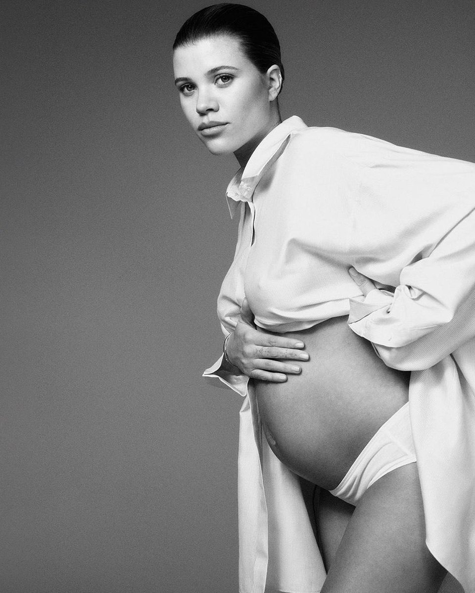 popcultureshub's tweet photo. Sofia Richie for Vogue Magazine. https://t.co/BYAxiCu4yA