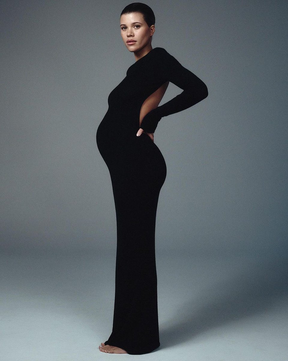 popcultureshub's tweet photo. Sofia Richie for Vogue Magazine. https://t.co/BYAxiCu4yA