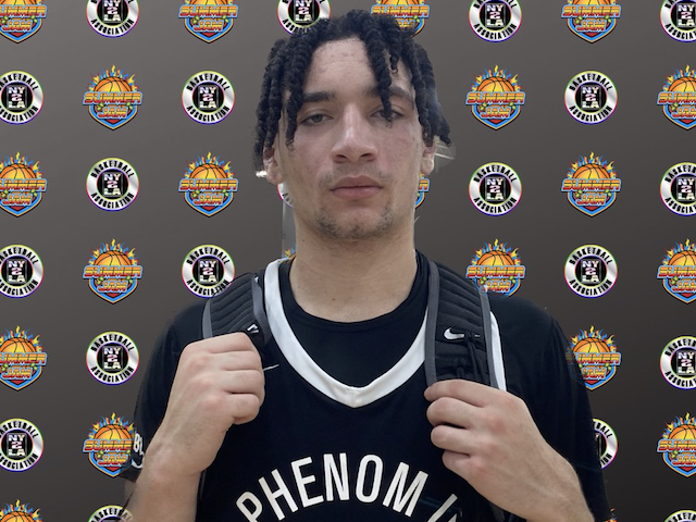 MJ Stackhouse Talks College Commitment

“I love the play style, the fast pace tempo"

🔗ny2lasports.com/mj-stackhouse-…