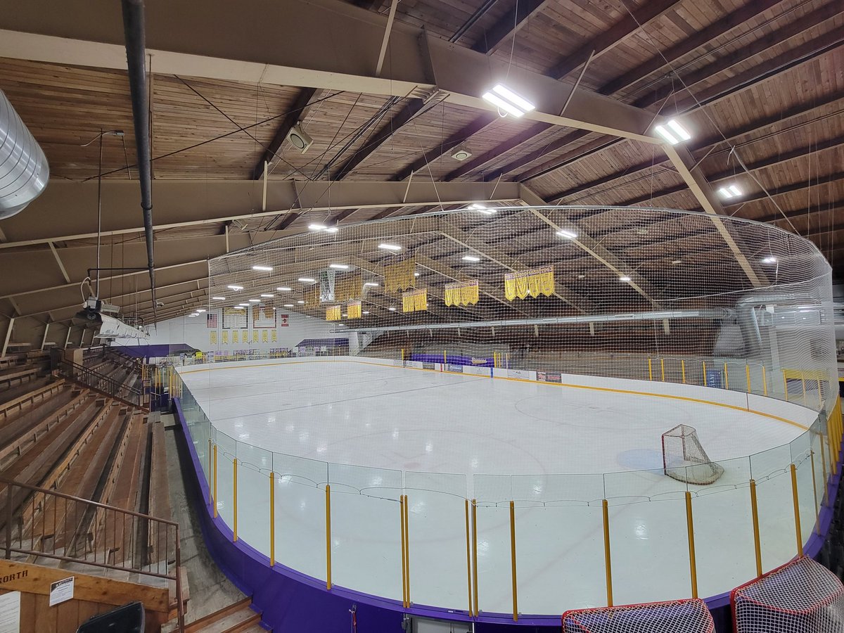 VintageMNHockey's tweet photo. Legendary I-Falls Bronco Arena
#HDM2024 Road Trip 

Next stop - HockeyTown U.S.A. https://t.co/fKF9Aru52E