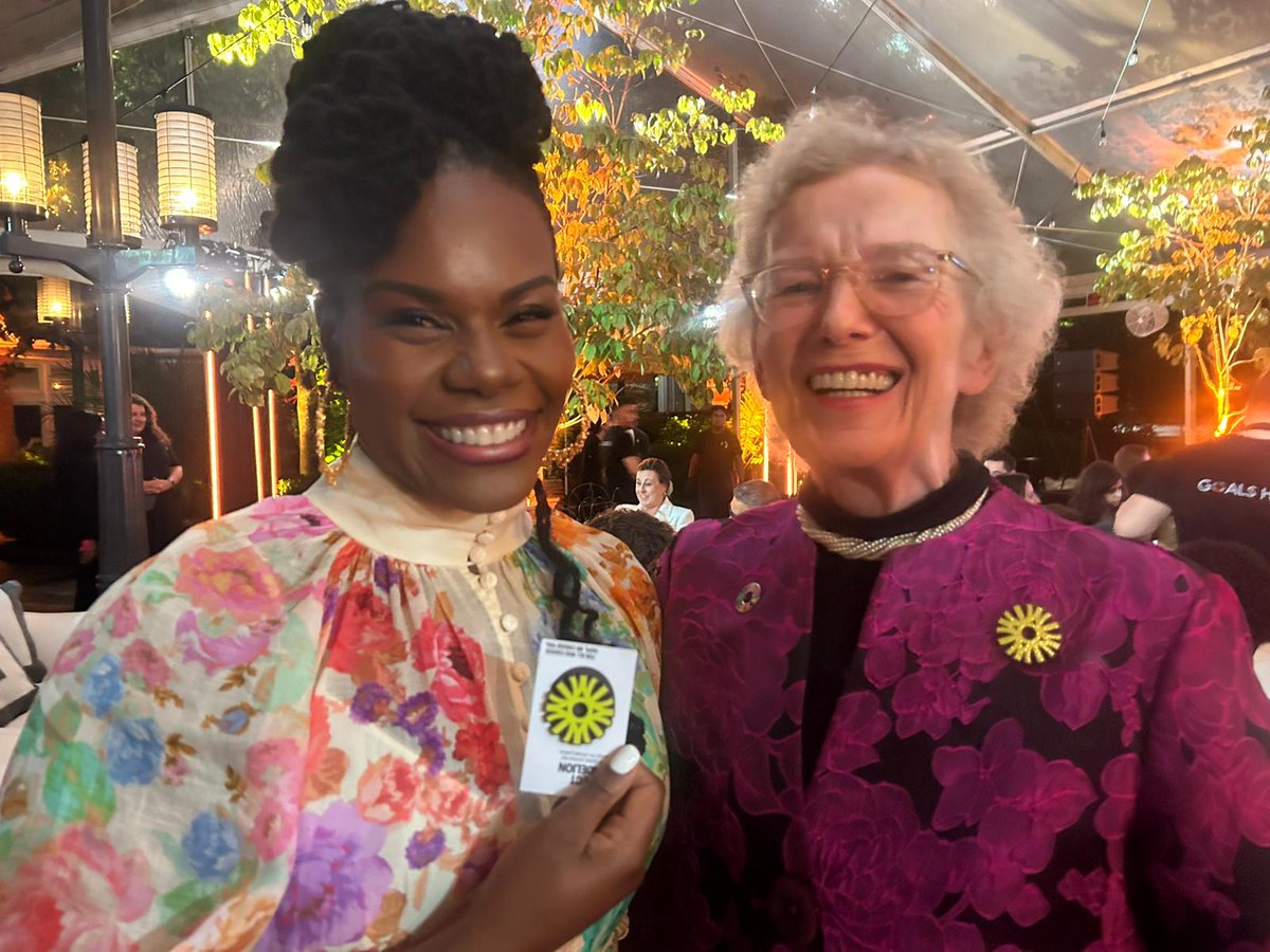 projdandelion's tweet photo. Dandelions are spreading 🌱

#MaryRobinson and @gloriawalton are building a climate safe world - a future we all want.  

📷 from NYC Climate Week '23, where, like the dandelion, we wasted no opportunity to seed more advocates.

#FlwrPwr #TheSolutionsProject https://t.co/vnCO2yEQjX