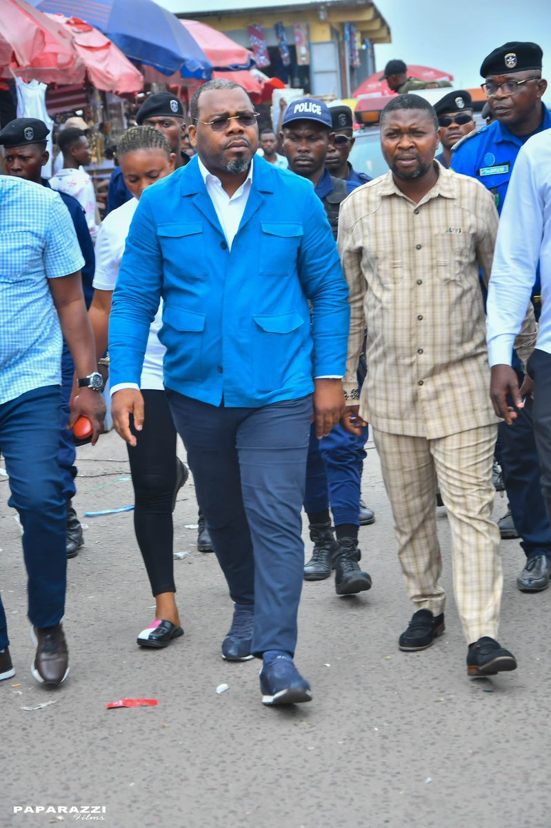 Int_Prov_Kin's tweet image. 25.01.24 : Le Min.Prov. d l’Int., a poursuivi son élan d’itinérance à travers la capitale &amp;amp; a procédé ce jour, avec le concours des services attitrés, à la saisie de pls liqueurs en sachet « Kizomba » en provenance d l’Angola et distribués à travers les différents marchés d Kin.