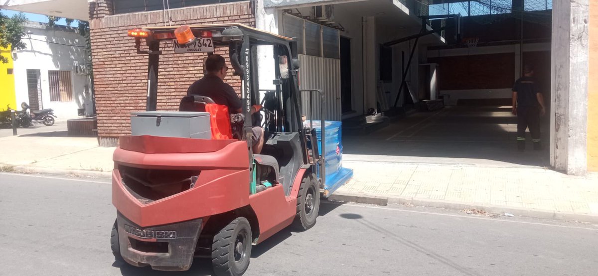🏀 Llegó el piso flotante!
Un gran paso para nuestra institución, con mucha alegría les comunicamos que en las últimas horas llegó a nuestro gimnasio “Orosman Espinosa” el piso flotante, agradecemos a todos los que han sido parte de este sueño! 

#CuadroQueridoSalú ⚪️⚫️