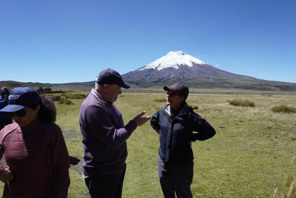 Desagneauxdiplo's tweet photo. Visita de campo junto a @aguaquito a la Reserva Nacional Cotopaxi 🗻 en el Área de conservación hídrica de Alto Pita donde se implementa el proyecto #QuitoFlow en cooperación con @IRD_fr y donde se recoge el💧que provee a 30% de los habitantes Quito del líquido vital 

🇫🇷🤝🇪🇨 https://t.co/Xg3TLawCth