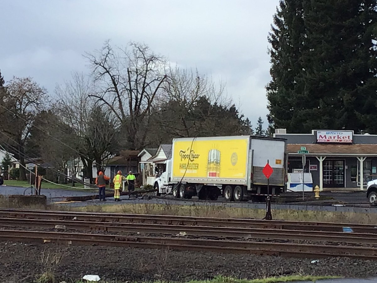 Newberg-Dundee Police Department tweet media