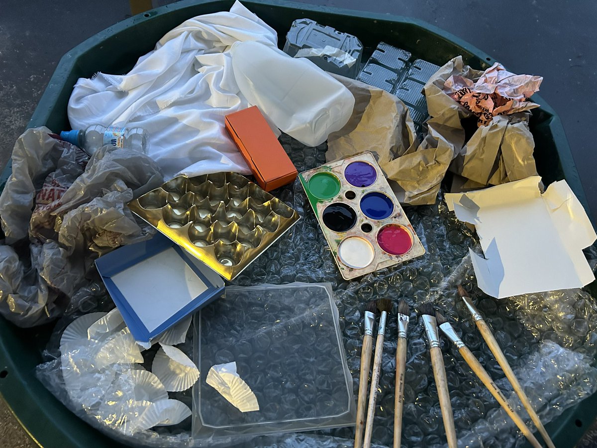 MrsGriffiths7's tweet photo. Exploring painting on different textures! 🎨 #eyfs #biggerloudermessier #earlyyears #expressivearts #processartforkids https://t.co/qXVDpmTZsK