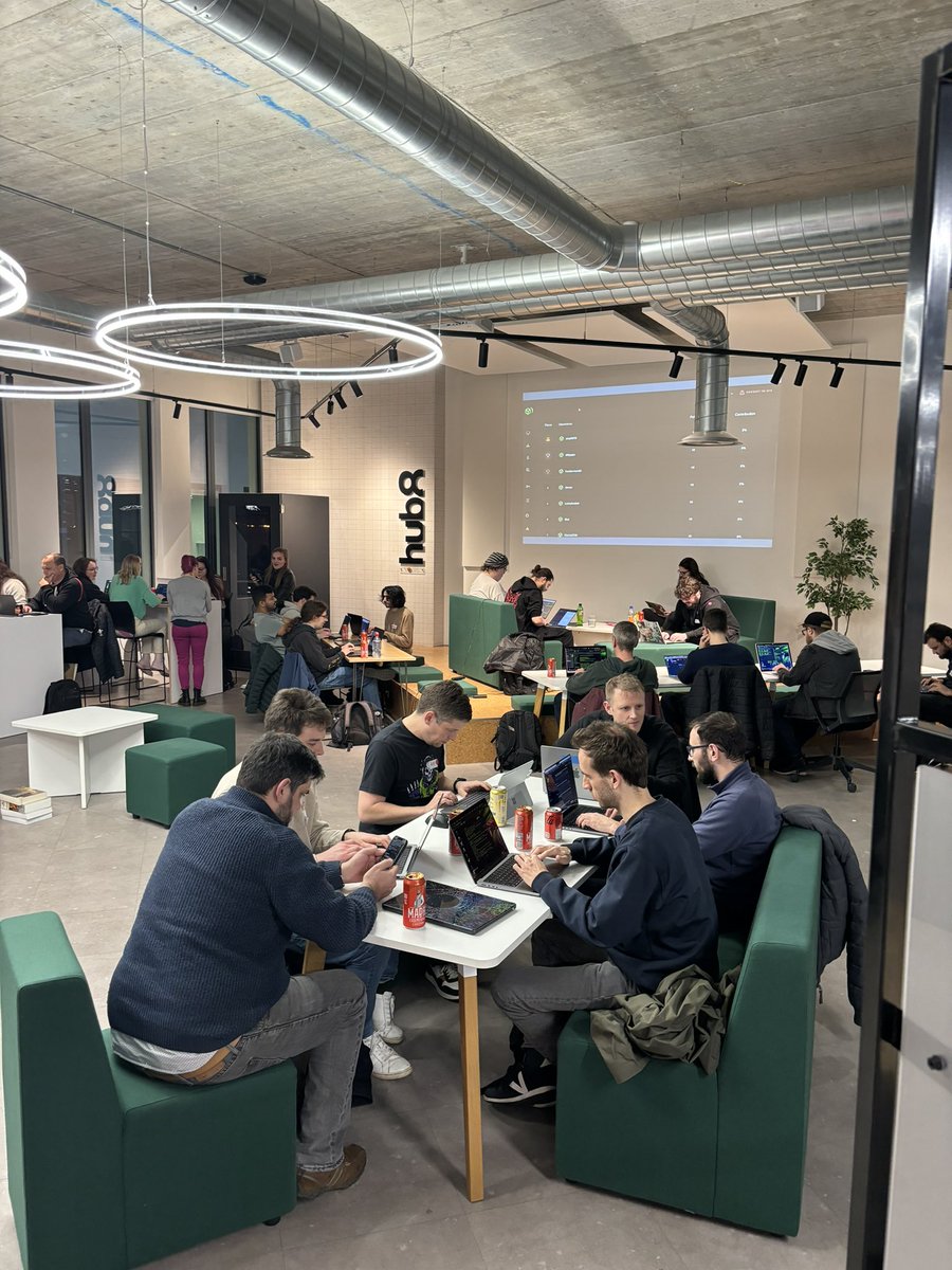 Full house at Cheltenham's Hack The Box Meetup! <a href="/hackthebox_eu/">Hack The Box</a> <a href="/Hub8andco/">Hub8</a>