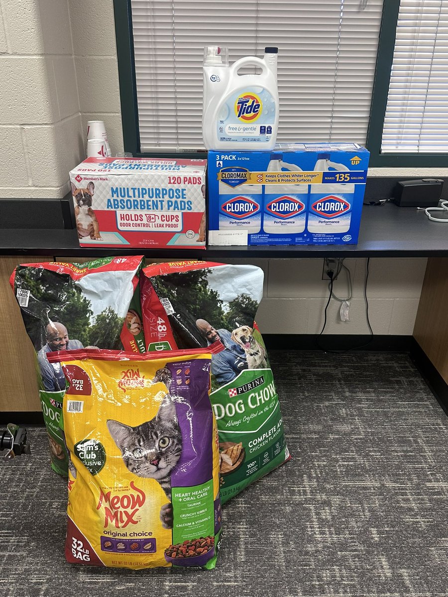Donations have started coming in for our pet adoption event that is taking place on Valentine’s Day!! If you want to donate items to Fort Bend Animal Shelter find a girl’s soccer player to get more info!!🐈🐕🐾🦴  #ptn #puppylove