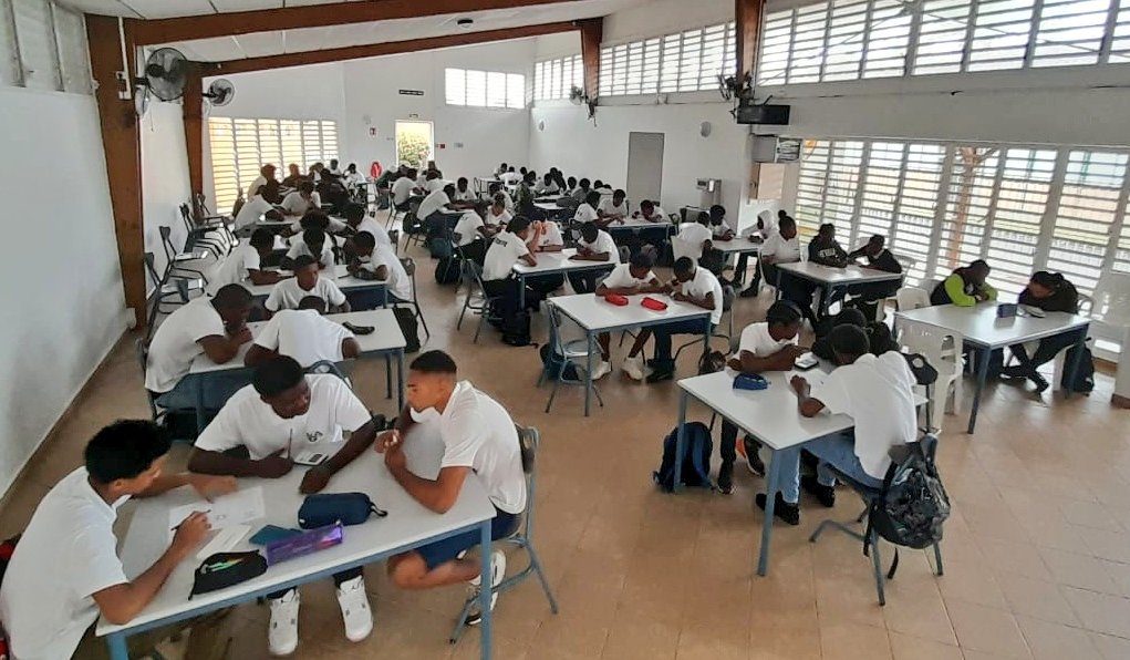 1ère épreuve de la 33e édition du rallye de #mathématiques organisée ce matin au #lpga. Bon courage à nos 62 participants de 2nde et de 1ère.