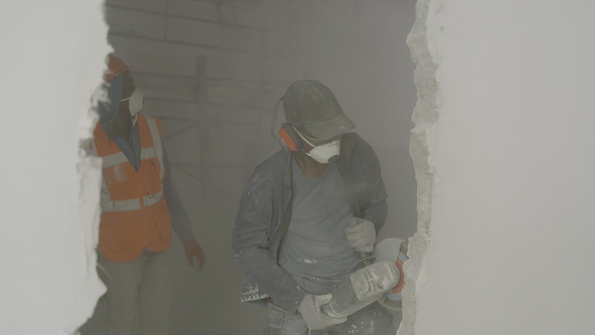 cashinvestigati's tweet image. #CashInvestigation En 2019, @BertrandBissuel, journaliste au @lemondefr, est revenu sur les risques encourus par les salariés exposés à la silice :
lemonde.fr/politique/arti…