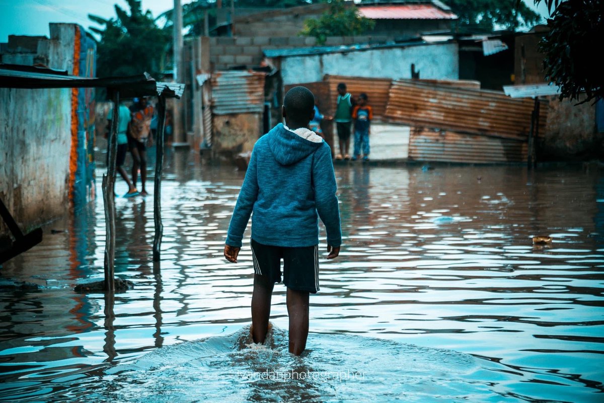 ZolaMandela's tweet photo. Feliz aniversário cidade de Luanda…
Hoje só tenho essas fotos feitas no meu bairro pelo meu amigo fotógrafo Mesquita. 

Mas amanhã irei a Marginal de Luanda fazer o tipo de fotografias que vocês gostam…… https://t.co/UfX3KMKAGr