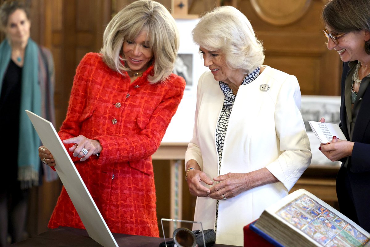 🖋️ Submissions to the Entente Littéraire Prize - a new UK-France literary prize for writers of young adult literature - are now open! 

🇬🇧 🇫🇷 The prize was launched last year by The Queen and Madame Brigitte Macron during Their Majesties’ State Visit to France. The Entente