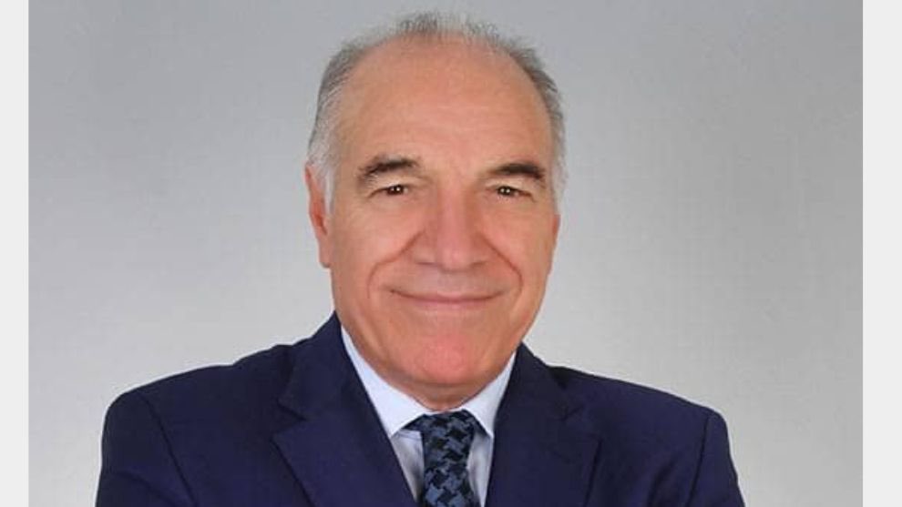 Allah mekanını cennet eylesin 90 lı yıllarda genelmerkezden görevli olarak memleketimiz olan Ardahan’a gelmişti o günün şartlarıyla güvenlik endişesiyle evimizde misafir etmiştik .
Ruhun şad olsun kazım Ayaydın abi .