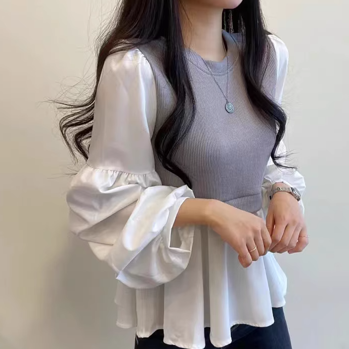 OweselfSale's tweet photo. ☃️【冬のトレンド】☃️
どのアイテムが気になる？
＼冬にサラッと着たい／
スタッフおすすめトップスを集めました♪
商品番号：24863　　  価額：￥ 2566 税込
気になったらチェック
https://t.co/MqbqSksYny
#oweself #シャツ #レイヤード #ランタンスリーブ #冬カジュアルコーデ #冬服 #配色 https://t.co/EFn6AIKuHY
