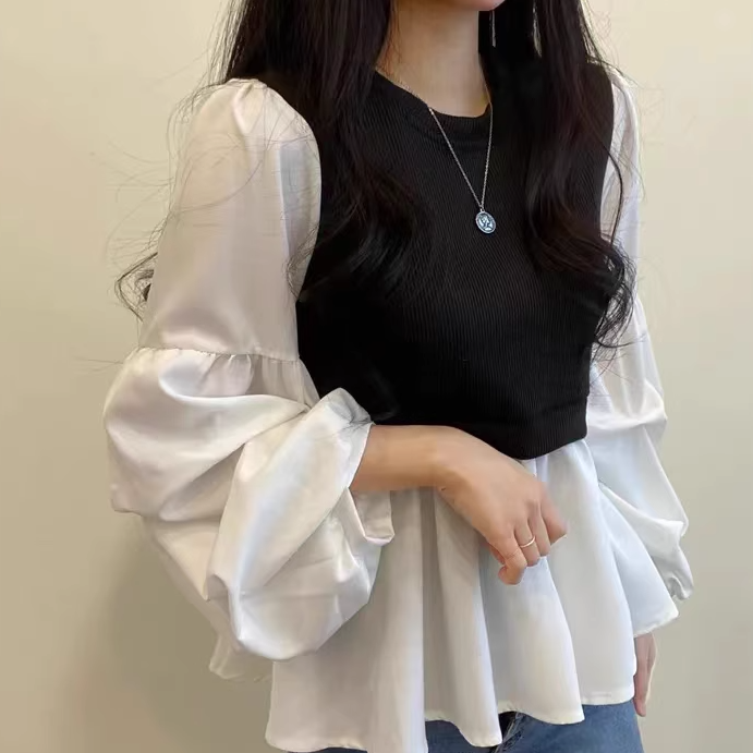 OweselfSale's tweet photo. ☃️【冬のトレンド】☃️
どのアイテムが気になる？
＼冬にサラッと着たい／
スタッフおすすめトップスを集めました♪
商品番号：24863　　  価額：￥ 2566 税込
気になったらチェック
https://t.co/MqbqSksYny
#oweself #シャツ #レイヤード #ランタンスリーブ #冬カジュアルコーデ #冬服 #配色 https://t.co/EFn6AIKuHY