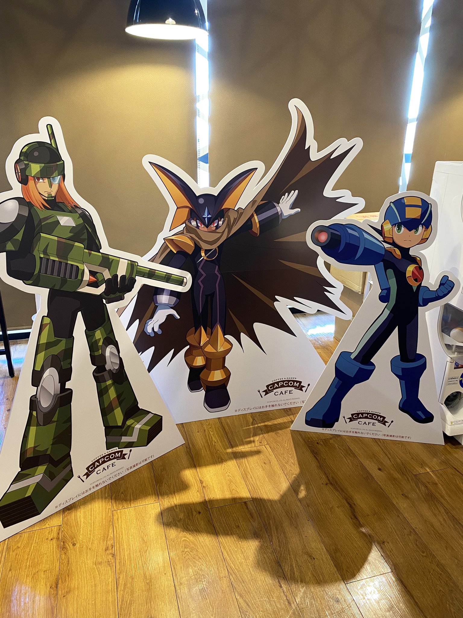ロックマンエグゼ カプコンカフェ コラボ アクリル LEDブルース カプコンカフェ 池袋店＆梅田店 ファン必見のアイテムが勢揃い