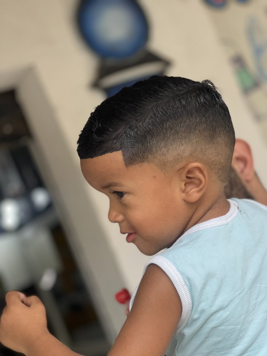 FaeldoCorte1's tweet photo. Régua nos cria , RLK DO TOLA, RLK DO PATRÃO❤️😍💈📐 https://t.co/MGZYQhG0UW