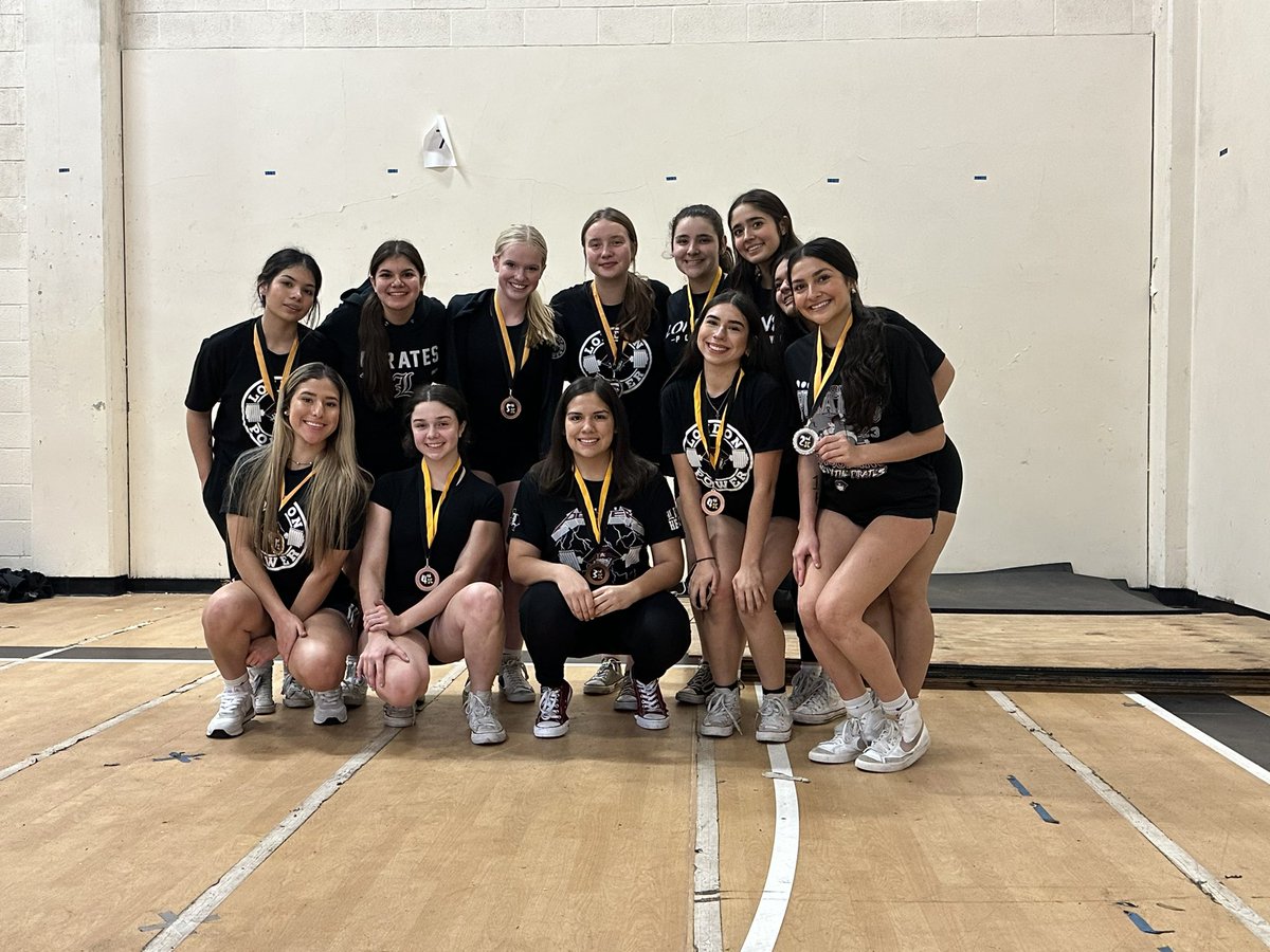 CoachTonyRamon's tweet photo. The “Rookies” came to play!  First meet ever for 9 of these girls. They placed 2nd as a team with 32 points. #LiftHeavy #CCLondonPower https://t.co/1qLnHBX28P