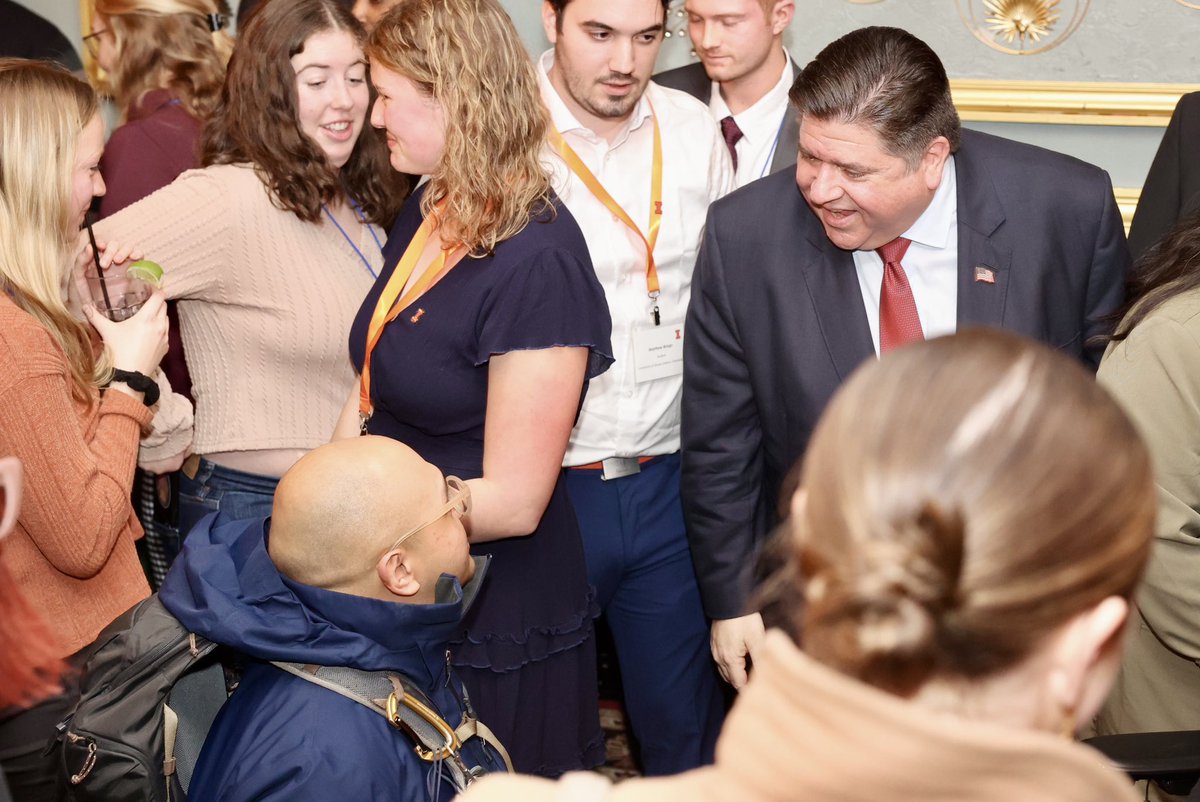 GovPritzker's tweet image. Always a pleasure to speak to students in our state!

I got to catch up with @AHSIllinois’ RST program about the opportunities available for the next-gen.

Whether they settle down in Urbana, Champaign or Chicago, our workforce and businesses are ready for them.