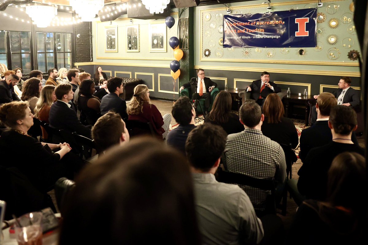 GovPritzker's tweet image. Always a pleasure to speak to students in our state!

I got to catch up with @AHSIllinois’ RST program about the opportunities available for the next-gen.

Whether they settle down in Urbana, Champaign or Chicago, our workforce and businesses are ready for them.