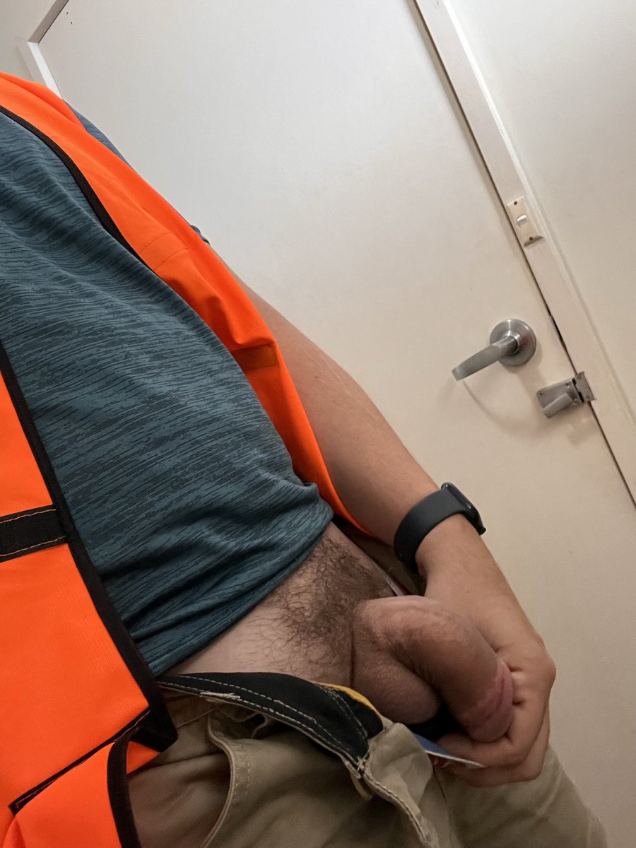 Cocks out for the boyz 😈🍆
#tradiedick
#aussie