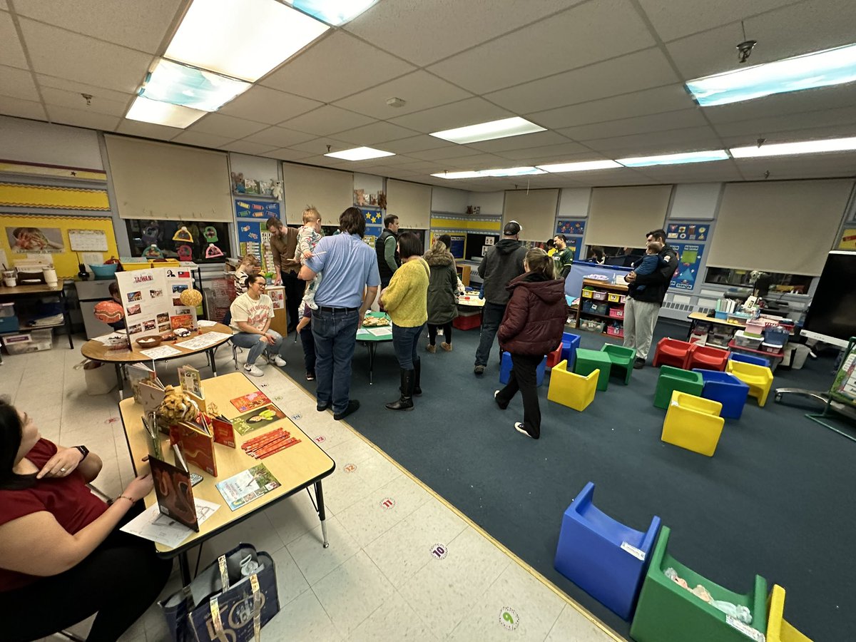 An amazing turnout for the first ever BBC Culture Night. So many great things shared about so many wonderful cultures from around the globe. Thank you to the families and staff members who participated! #bbchopedale <a href="/kcrebasehps/">Karen Crebase</a>