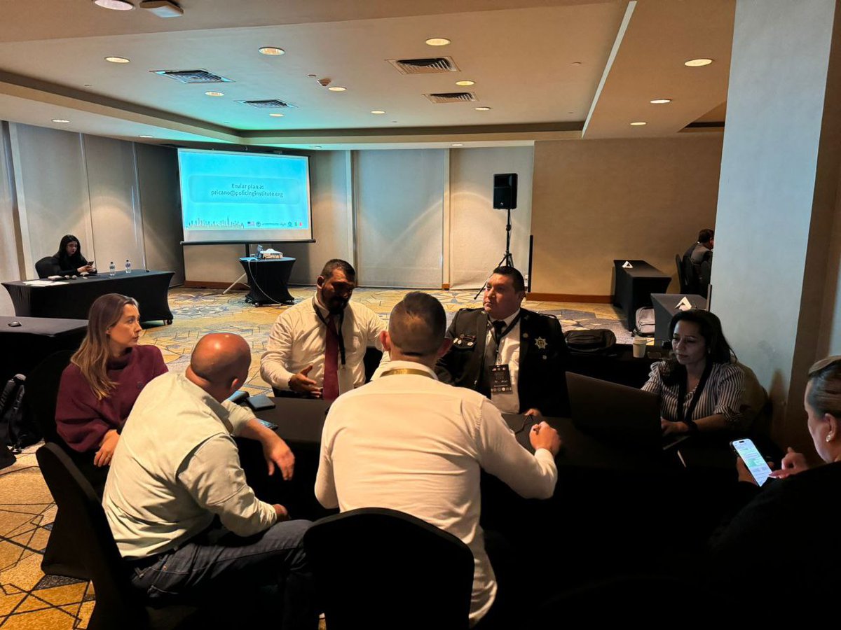 C5EscudoJalisco's tweet photo. La Directora General de Escudo Urbano C5 Jalisco, Ruth Irais Ruiz Velasco Campos, participó en el Taller para Gerentes de Acreditación de @calea_org 2024 para exponer las buenas prácticas implementadas en este C5 con el objetivo de apoyar a otras agencias del país  #AMWS https://t.co/GIOerLcqj0
