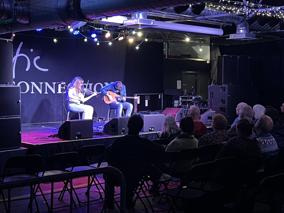 BDR_Andy's tweet photo. What a treat, Elizabeth Davidson-Blythe &amp; Dan Quayle absolutely tearing it up! #latenightsessions https://t.co/AQ6PYodKOB