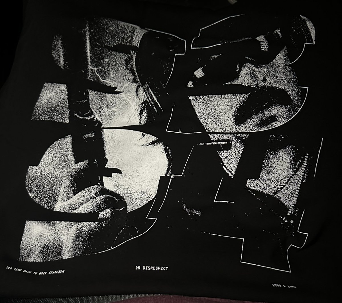 lizzflowerss's tweet photo. My husband and I finally got our hands on this beauty! #twotimebacktoback #1993 #1994 @DrDisrespect @alvarosotoiii https://t.co/sbIVtIEYYY