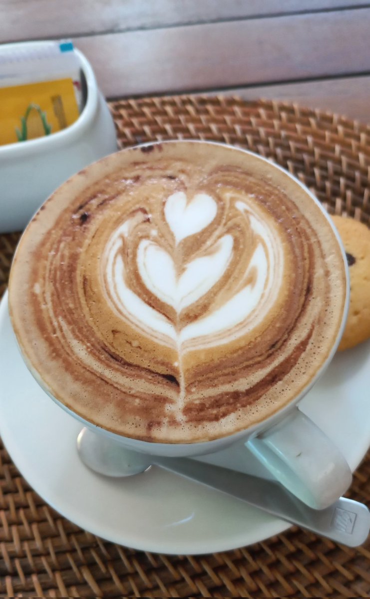 BagusPutu15872's tweet photo. Sayang udah ngopi ,,,??
Kita ngopi bareng yukk,,,,
#begitu misalnya ☕️☕️ https://t.co/RyyAHYBEwE
