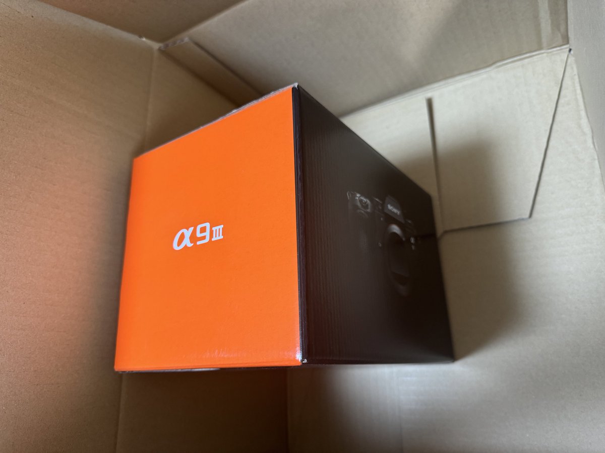 MRmr8054's tweet photo. My new gear
#sony
#camera
#α9iii
#alpha9iii https://t.co/dPro7zBOWs
