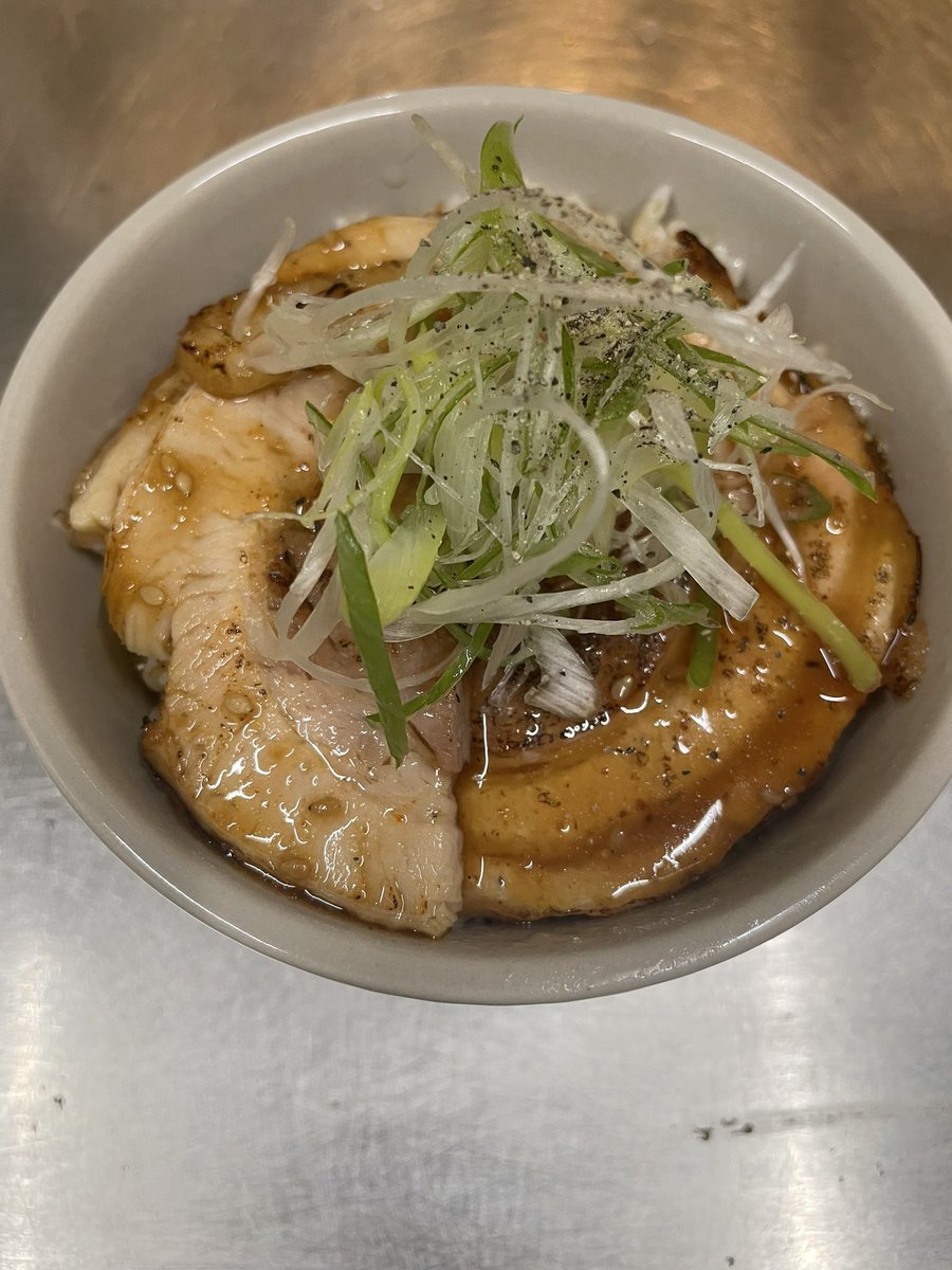 syodaiyoshimoto's tweet photo. おはよう御座います！
本日も11時より営業です！
よろしくお願いしますm(_ _)m https://t.co/IcNwLJhDCh