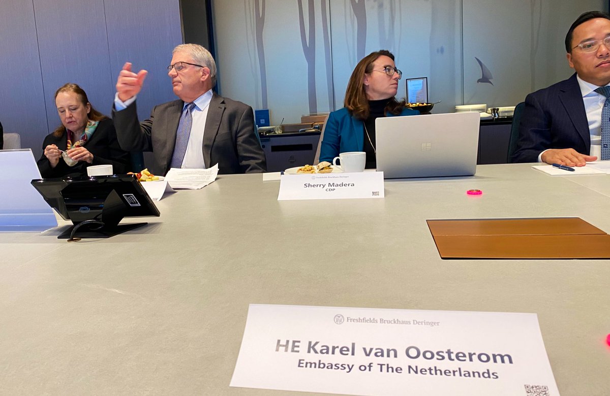 Karel van Oosterom tweet media