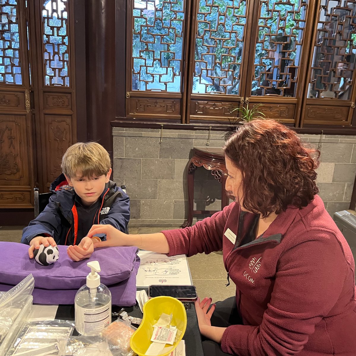 OCOMPDX's tweet photo. #TBT to the Member Appreciation Event at @lansuchinesegarden! We offered pulse and tongue diagnosis and ear seeds to Garden Members. 

Learn more about Chinese medicine through our five week online course, which starts February 6! Learn more at https://t.co/XtECeEdYgS https://t.co/TC5aZ8wN3h