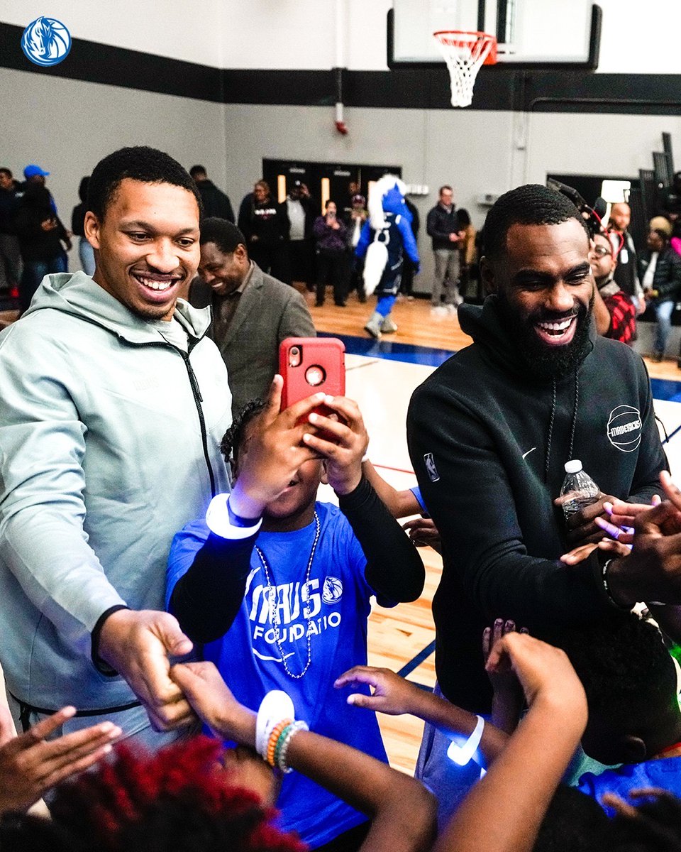 BehindEveryDoor's tweet photo. A Big THANK YOU to the Mavericks for their generous donation of a basketball gym to our Cedar Crest Community Center! We believe that everyone has a role to play in helping our community thrive and this slam dunk contribution is truly enormous! https://t.co/gkbX4VITDd