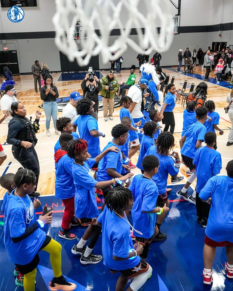 BehindEveryDoor's tweet photo. A Big THANK YOU to the Mavericks for their generous donation of a basketball gym to our Cedar Crest Community Center! We believe that everyone has a role to play in helping our community thrive and this slam dunk contribution is truly enormous! https://t.co/gkbX4VITDd