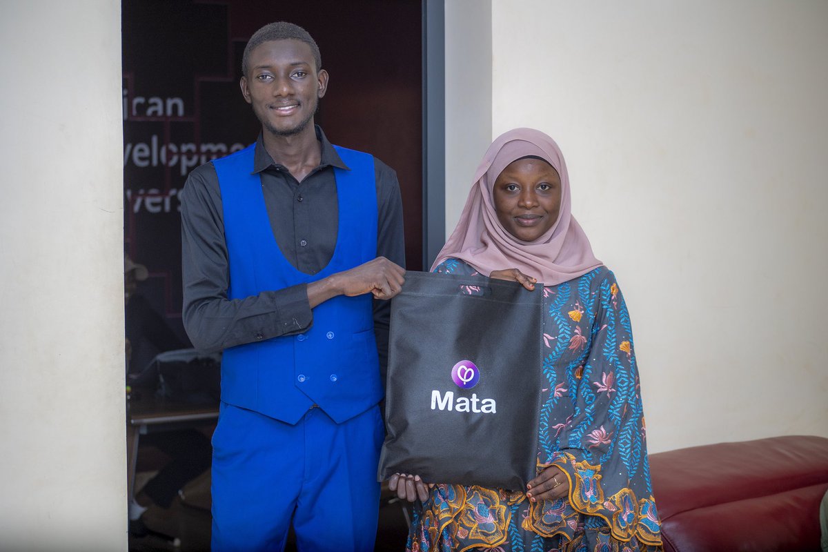 MataPodcast's tweet photo. Nous avons offert des petits cadeaux à l'équipe de African Development University-ADU 🥳🎁.

Une occasion de les remercier pour leurs contributions, leur soutien et leurs coups de pouce tout au long de l'aventure du Mata Podcast ❤️.

Merci !

@ADULeads https://t.co/DQNfWOK907
