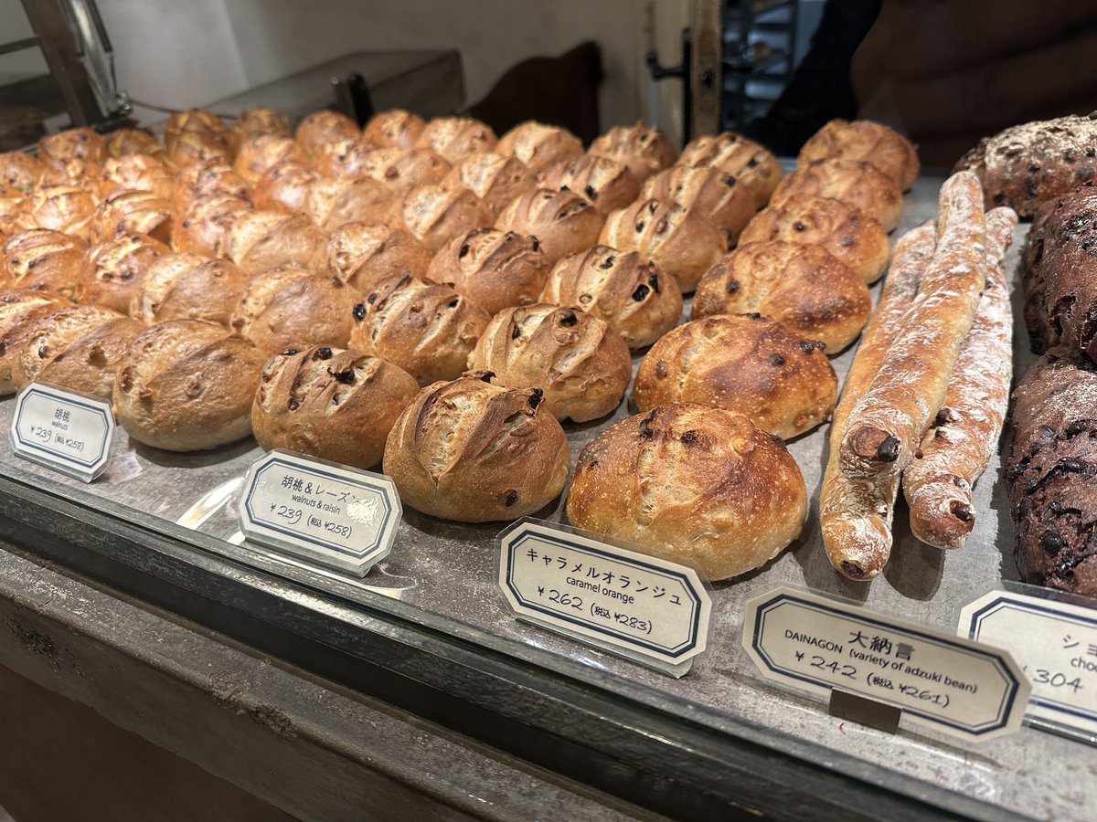 pi_tan_8899's tweet photo. bread A espressoさんで朝ごパン🥖
今日から営業再開でした😋
アールグレイにキャラメルオランジュ、フロマージュオリーブに甘めの食パン🍞
良いパンの香りで朝から幸せです😋

#すまんな
#スマオブパン部
#breadAespresso https://t.co/d3ZYfP5WeW