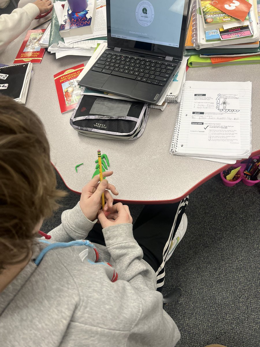 5th grade loves vocabulary ‼️ One of our words this week is honorable. Students represented the word with clay. Students made firefighters putting out a fire, army badges, tiaras, etc. and explained why what they made is honorable! They loved it! 💖🏅👑🔥#BeEvergreen