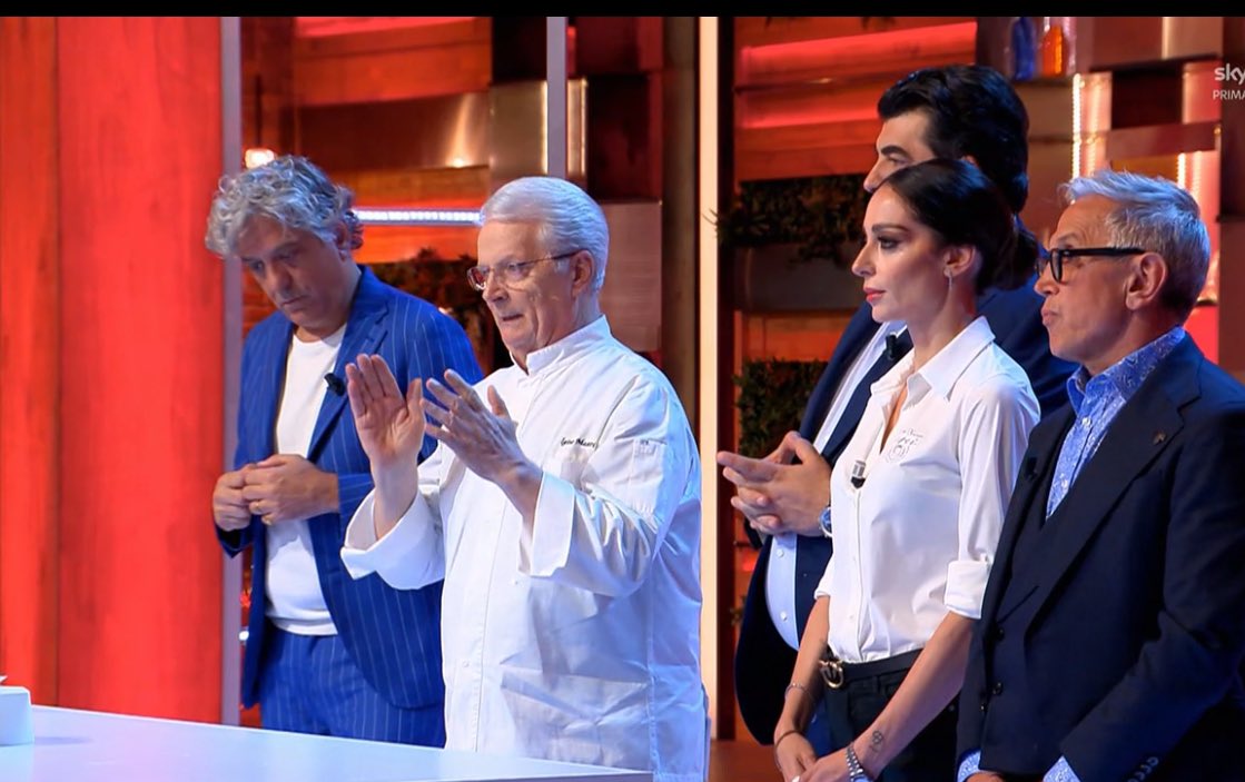 A <a href="/MasterChef_it/">MasterChef Italia</a>  <a href="/iginiomassari/">Iginio Massari</a>  si è #sprosciuttato con i concorrenti ma comunque gli farà rifare #tuttoatutti se non seguiranno i suoi #consigli 🥳 #intransigente si ..ma #dolce ! 🎂 💕