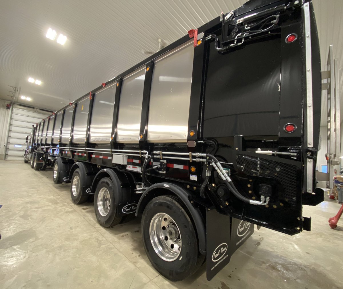 MdMcLean1's tweet image. Been a bit of a truck week this week in the shop… Pete getting some age spots touched up… Vulva in for some house keeping and routine love… New HyCube getting some custom upgrades to make it work better for us… #WinterProjects