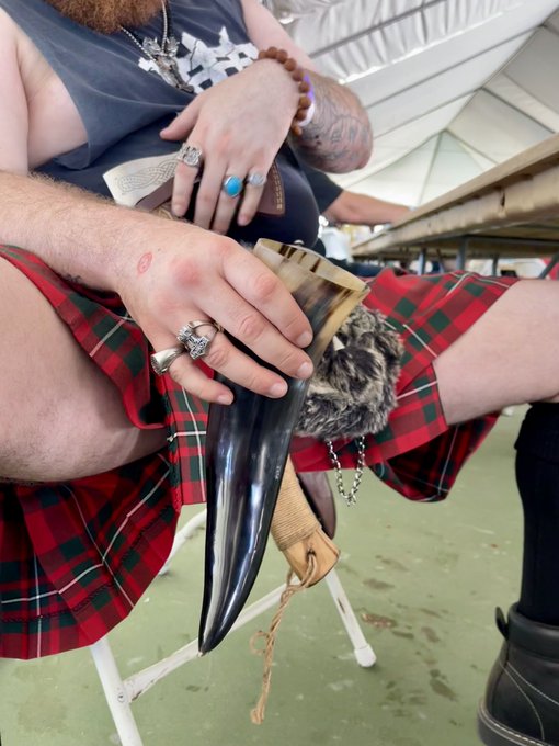 My belly looking good! 😈 I wanna bang someone out in my kilt, any volunteers? DM me if you&rsquo;re serious<a href="/tag/horny"class="tags"><span>#horny</span></a><a href="/tag/beard"class="tags"><span>#beard</span></a><a href="/tag/daddy"class="tags"><span>#daddy</span></a><a href="/tag/belly"class="tags"><span>#belly</span></a><a href="/tag/rings"class="tags"><span>#rings</span></a><a href="/tag/kilt"class="tags"><span>#kilt</span></a><a href="/tag/bisexual"class="tags"><span>#bisexual</span></a>