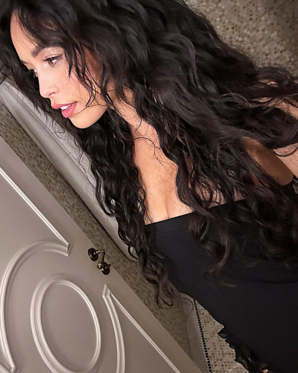RaediantSpirit's tweet photo. soo what if I.. 

was to bleach my hair? 😌 https://t.co/v9ljnLIpkS