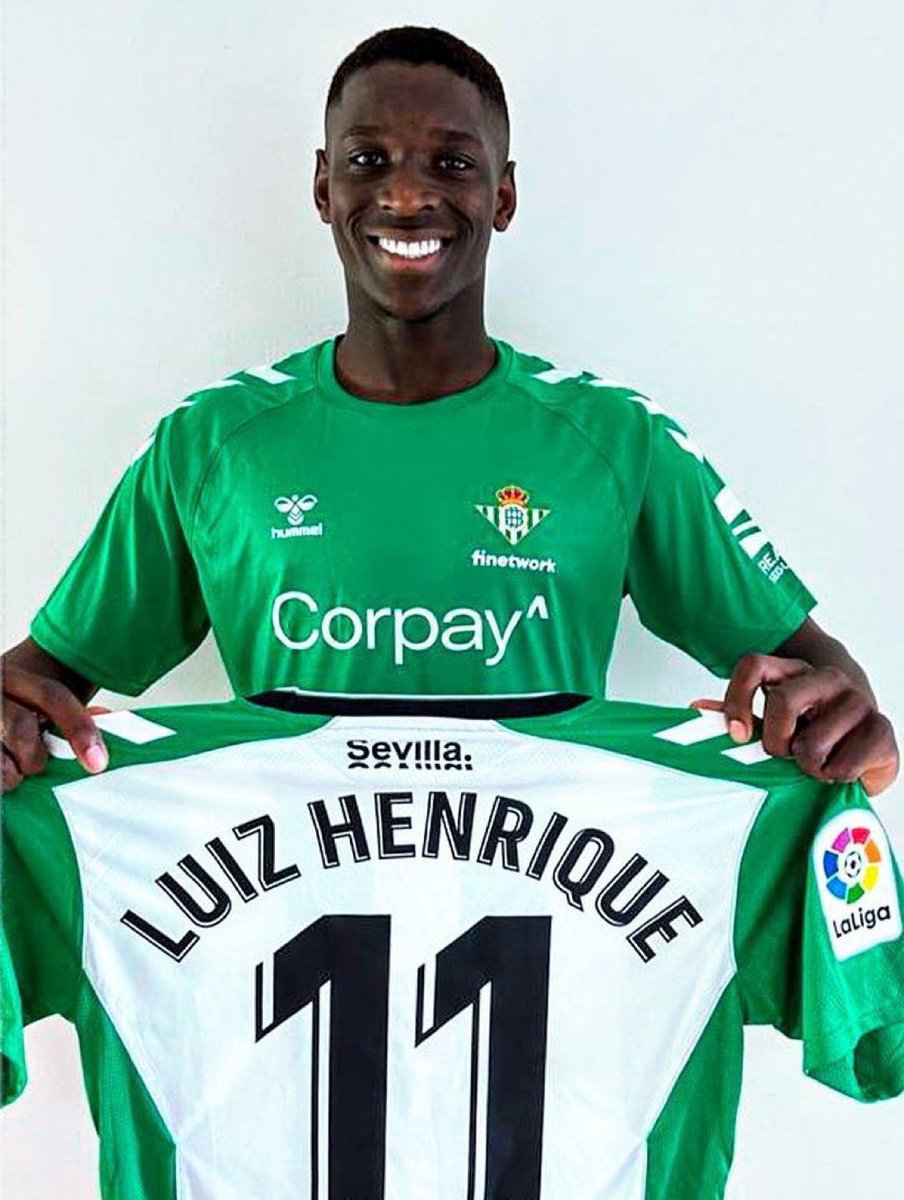 MoleMarket's tweet photo. 🚨🇧🇷 Luiz Henrique to Botafogo, here we go! Agreement reached tonight with Textor Group Eagle.

More details to explain the deal ⤵️

⚫️⚪️ Botafogo will buy Luiz as record signing for €20m from Betis.

🔴🔵 Future at Olympique Lyon, potential part of the process for the future. https://t.co/9IgX4gBglb
