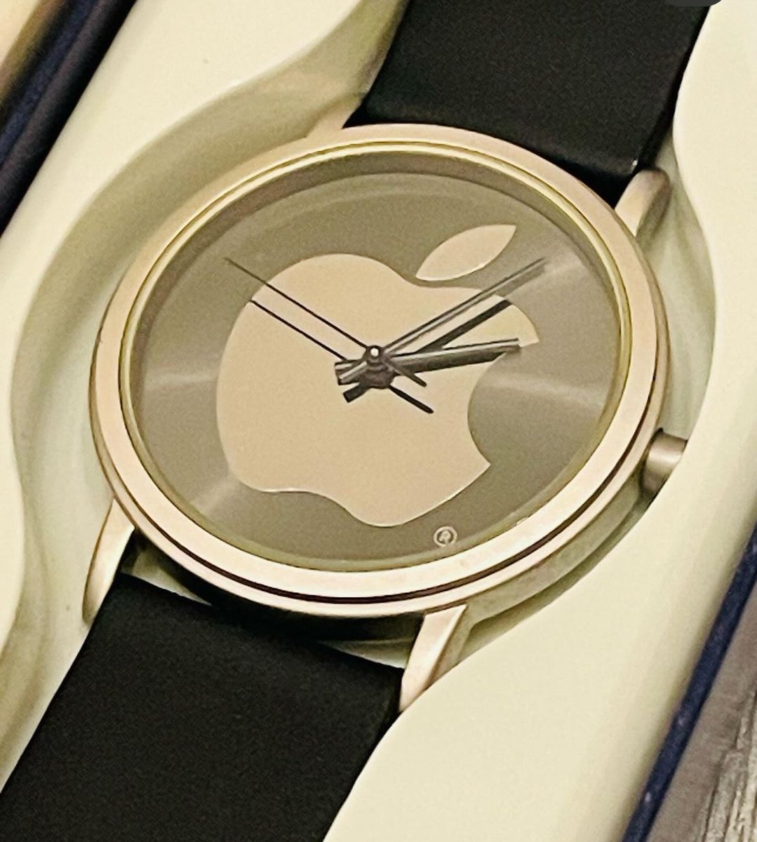 thegnomonist's tweet photo. The only Apple Watch I’d wear ;-) 
#AppleWatch #oldschool #Throwback https://t.co/Att03igwsn